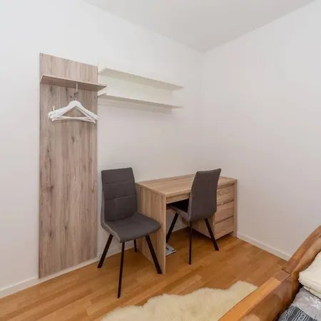 Modern Groundfloor For 2 Lejlighed