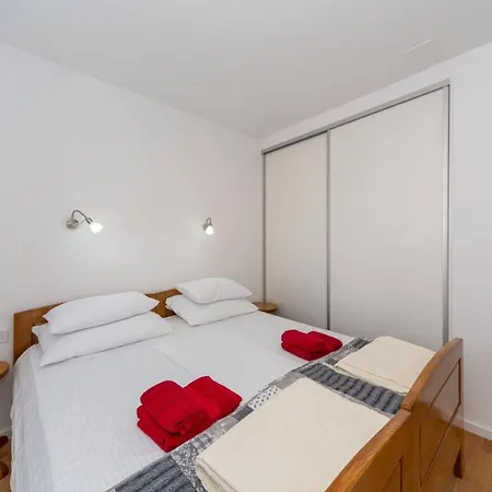 Lejlighed Modern Groundfloor For 2