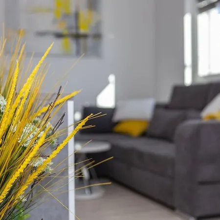 Modern Groundfloor For 2 아파트 *