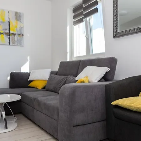 아파트 Modern Groundfloor For 2 *