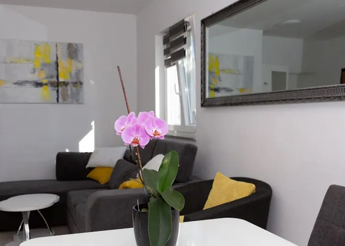 Modern Groundfloor For 2 *