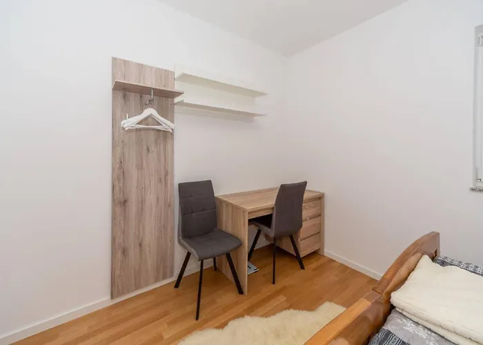 Modern Groundfloor For 2 아파트