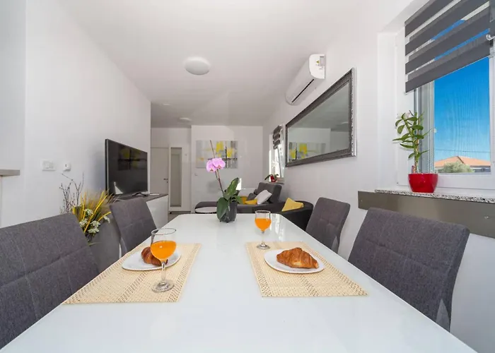 아파트 Modern Groundfloor For 2 *