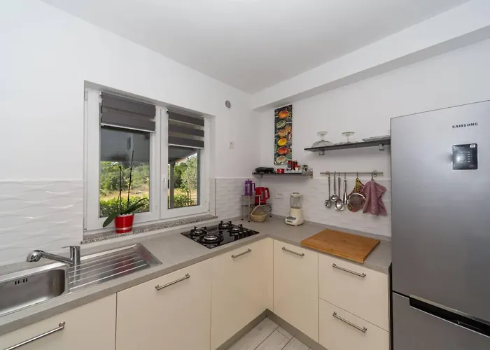 아파트 Modern Groundfloor For 2 비오그라드나모루