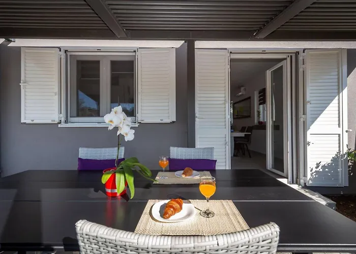 아파트 Modern Groundfloor For 2 비오그라드나모루