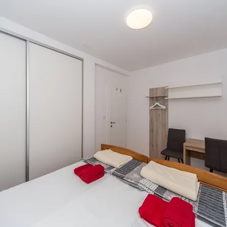 Apartment Modern Groundfloor For 2 *