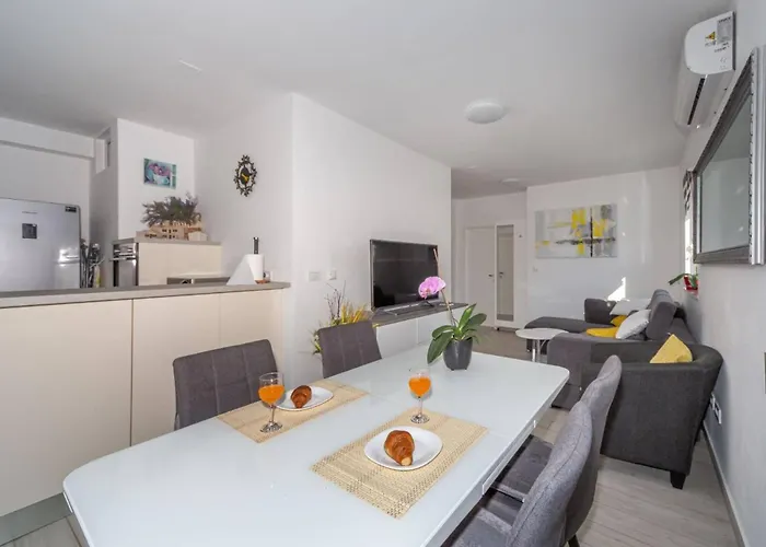 Апартаменты Modern Groundfloor For 2 *